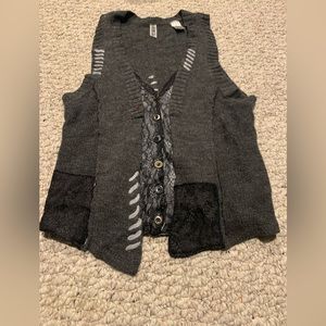 Women’s BKE v neck vest with design size M